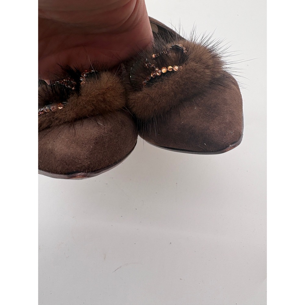 J. Renee Hana Brown Suede Kitten Heel Pumps Fur Pom Beaded Pointed Toe Size 8.5M - Picture 3 of 9